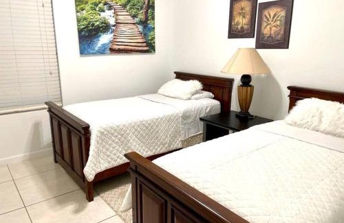 McAllen Apartamento | 3BD2BATH, SUPERB LOCATION, NEAR AIRPORT, Mall