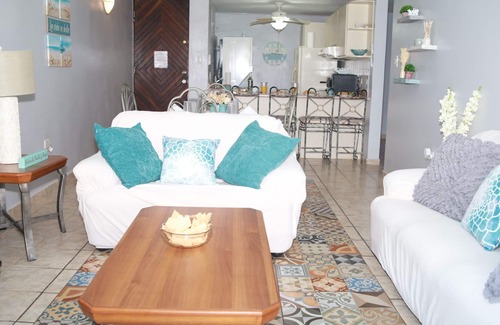 Cabo Rojo Condominio | 3 habitaciones, WIFI, Balcón, Parking, Piscina, AC, 2 minutos de la playa