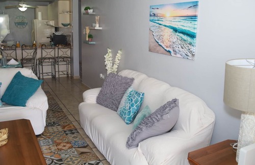 Cabo Rojo Condominio | 3 habitaciones, WIFI, Balcón, Parking, Piscina, AC, 2 minutos de la playa