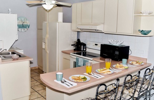 Cabo Rojo Condominio | 3 habitaciones, WIFI, Balcón, Parking, Piscina, AC, 2 minutos de la playa