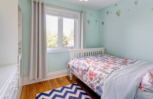 Old East York Casa | 3Bdr Detached House close to The Danforth