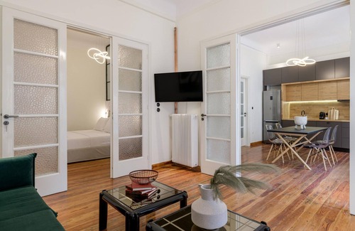 Plaka Apartamento | 3bdr Modern Design Bright Interiors in Plaka