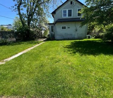 Mineola Casa | 3BDRM Home minutes to Port Credit & Waterfront trails in Mississauga