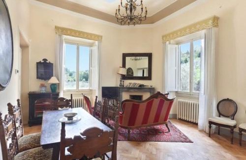 Oltrarno Apartamento | 3bdrm luxury Apartment in Tuscan Villa,Private Estate, shared Swimmingpool