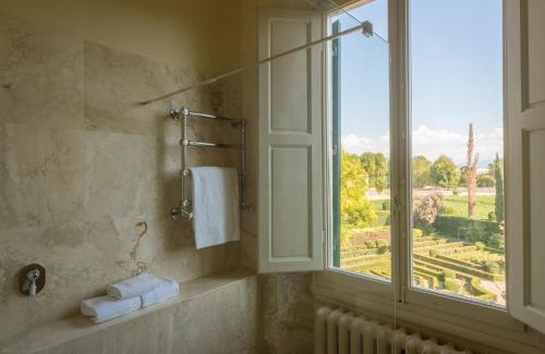 Oltrarno Apartamento | 3bdrm luxury Apartment in Tuscan Villa,Private Estate, shared Swimmingpool