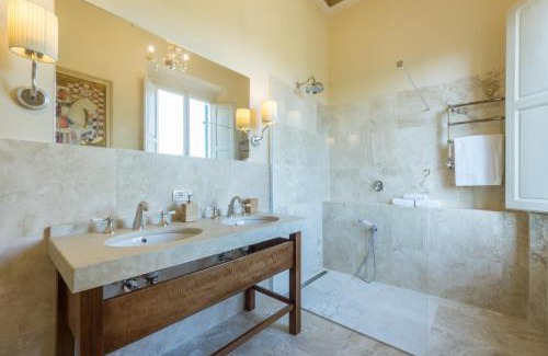 Oltrarno Apartamento | 3bdrm luxury Apartment in Tuscan Villa,Private Estate, shared Swimmingpool