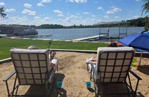 Fox Lake Casa | 3Bed 2Bath Luxury Lake House on Myers Bay Private Pier Beach Firepit and Deck