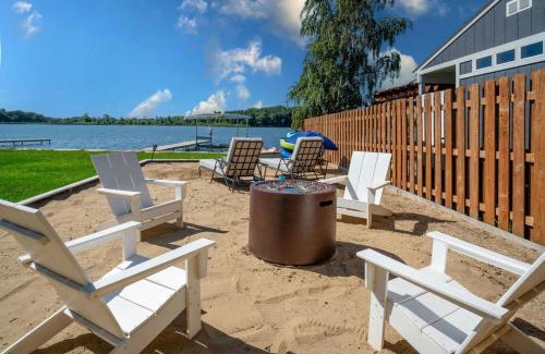 Fox Lake Casa | 3Bed 2Bath Luxury Lake House on Myers Bay Private Pier Beach Firepit and Deck