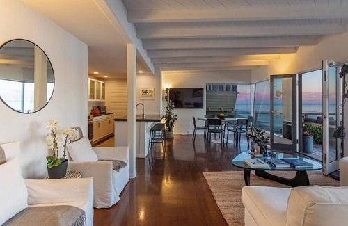 Malibu Casa | Malibu Beach House R + R Escape
