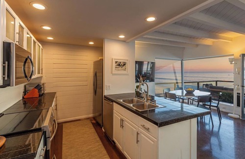 Malibu Casa | Malibu Beach House R + R Escape