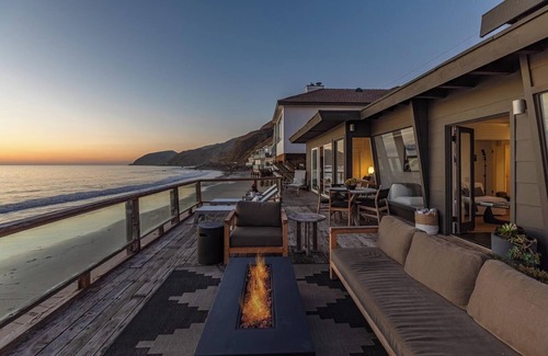 Malibu Casa | Malibu Beach House R + R Escape