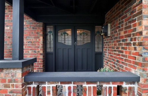 Ballarat Casa | 3BED| 3BATH| WOOD FIRE| AIR-CON | SLEEPS 8 | OFF STREET PARKING | PET FRIENDLY