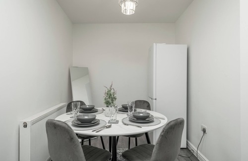 Canning Town Apartamento | 3bed apt by Canning Town stn, 10 mins to Canary Wharf, O2, Excel, & City Airport
