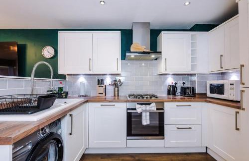 Chorley Apartamento | 3Bed Semi Detached Home, 2 Living Rooms, Free Parking, Fully Equipped, Available For Long Stays