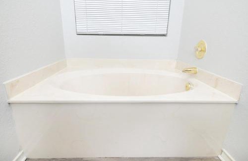 San Antonio Casa | 3Bed2bath at the Medical Center-UTSA, Sea world, airport