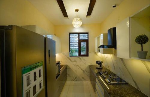 Kharar Apartamento | 3bhk fully furnished premium service flats