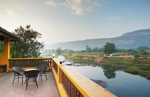 Karjat Complejo | 3BHK Riverside Stay Reflektions by LivingStone