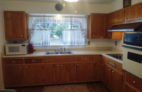 Northeast Heights Casa | 3BR, 1 & 3/4 BA, 1 Car Garage Newly Remodeled House in NEHT's