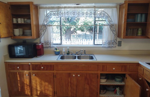 Northeast Heights Casa | 3BR, 1 & 3/4 BA, 1 Car Garage Newly Remodeled House in NEHT's