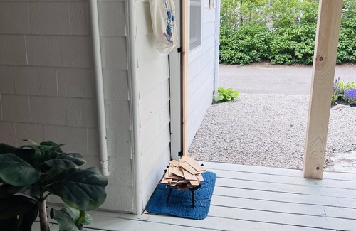 Kennebunk Cabaña | 3BR 1. 5 Bath Beach Cottage near KPT/Beaches