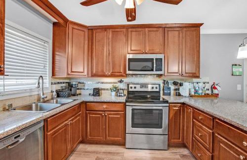 Highland Hills Casa | 3BR, 1 Story Home w Hot tub, Grill, Sleeps 6