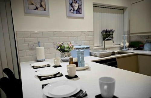 Liverpool Apartamento | 3BR 1BA Liverpool Home Sleeps 8 w DrivewayParking