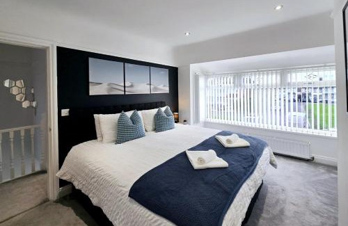 Liverpool Apartamento | 3BR 1BA Liverpool Home Sleeps 8 w DrivewayParking