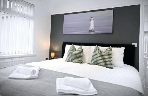 Liverpool Apartamento | 3BR 1BA Liverpool Home Sleeps 8 w DrivewayParking