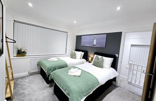 Liverpool Apartamento | 3BR 1BA Liverpool Home Sleeps 8 w DrivewayParking