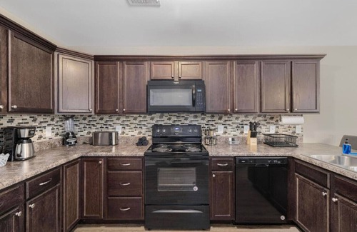 Johnson City Apartamento | 3BR 2.5BA condo near downtown JC