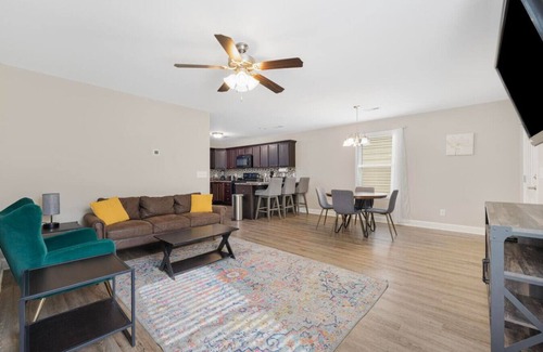 Johnson City Apartamento | 3BR 2.5BA condo near downtown JC