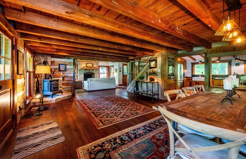 Nashville Cabina | 3BR, 2.5BA Log Cabin