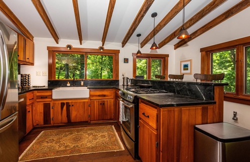 Nashville Cabina | 3BR, 2.5BA Log Cabin
