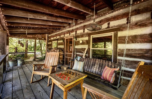 Nashville Cabina | 3BR, 2.5BA Log Cabin