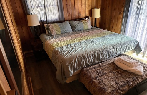 Thayerville Casa | 3BR/2.5BT Ranch, Bring Fido, Hot Tub, Fireplace, Central Location, Lake Access