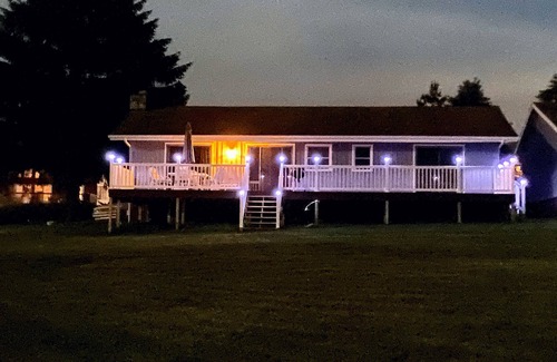 Thayerville Casa | 3BR/2.5BT Ranch, Bring Fido, Hot Tub, Fireplace, Central Location, Lake Access