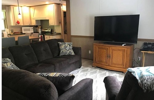 Lejunior Cabina | 3BR, 2 Bath house with full kitchen, living room, and hot tub.