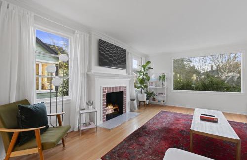 Loyal Heights Casa | 3BR 2BA Ballard Blue, Seattle