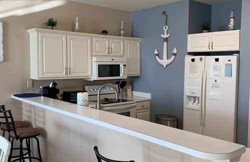 Sunset Beach Condominio | 3BR/2BA condo in Sunset Beach, NC with free WiFi and beautiful balcony view