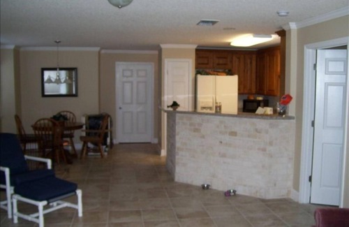 Welaka Condominio | 3BR / 2BA Condo en el St Johns River-Welaka Resort Living