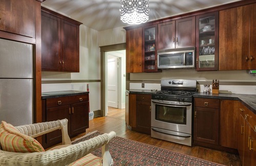 Cooper-Young Historic District Casa | Dynamite Cooper Young Craftsman
