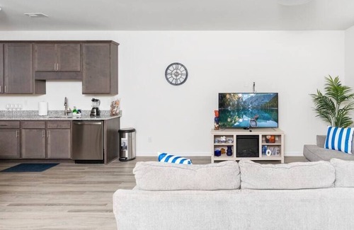 Oakdale Casa | 3Br/2Ba home, Near Whitewater Ctr, Uptown, Airport