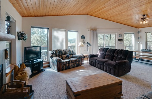 Angel Fire Casa | 3BR 2BA house close to National Forest, 7 minutes to ski area