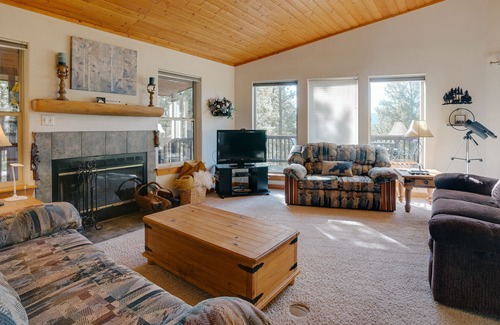 Angel Fire Casa | 3BR 2BA house close to National Forest, 7 minutes to ski area