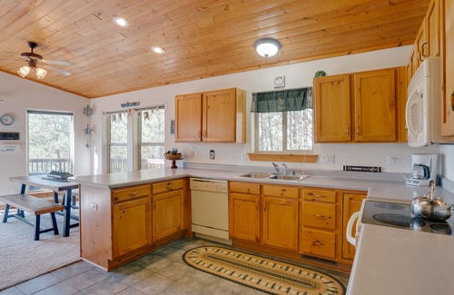 Angel Fire Casa | 3BR 2BA house close to National Forest, 7 minutes to ski area