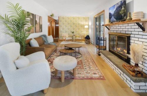 Lansing Casa | 3BR/2BA Lakehouse 10 min to town