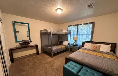 Crosstown Casa | 3BR 2BA near Zoo, Downtown and Beale Street