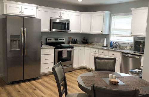 Long View Casa | 3BR/2BA Stylish & Comfortablen3 Queen Beds