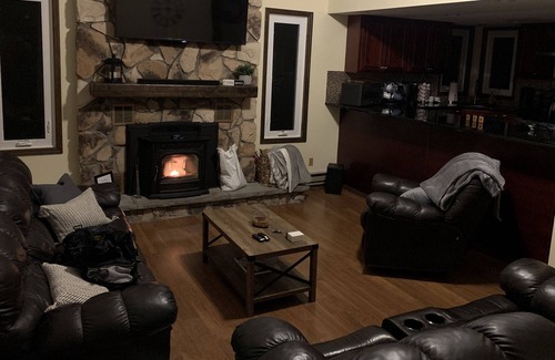 East Stroudsburg Casa | 3BR / 2BA 2300 pies cuadrados en casa junto al lago !!!