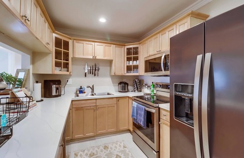 Chula Vista Condominio | Spacious 3BR Family Home: Free Pool/Tub & Parking